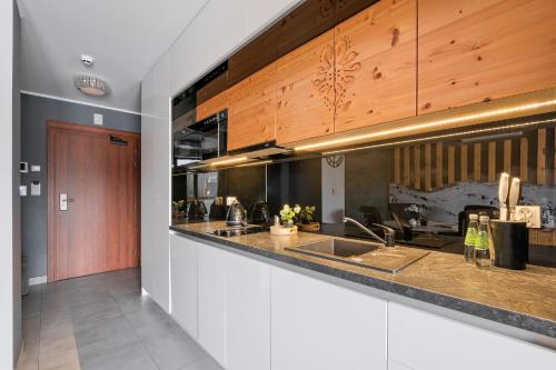 Kuchyň nebo kuchyňský kout v ubytování Aparthotel Góralski Spa & Restaurant