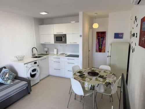 Kuchyň nebo kuchyňský kout v ubytování Castillo Sol Bungalow