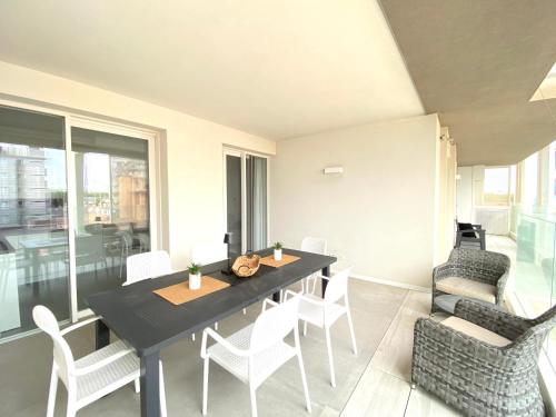 Ruang duduk di Tahiti Suite Frontemare - Jesolo - SOLO FAMIGLIE
