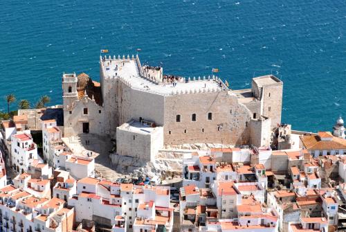 an aerial view of a city and the ocean at Hotel Boutique Estrella del Mar in Peñíscola