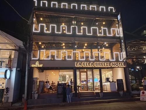 a store front of a lalla brigade hotel at night at Oak Ray La Ella Breeze in Ella