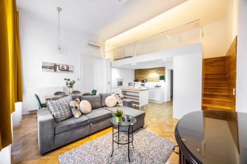 Charming & Elegant Grand Suite next to the Fashion St'