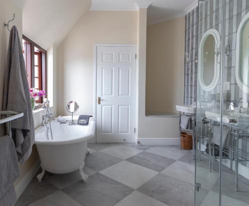 Un baño de St James Guest Houses