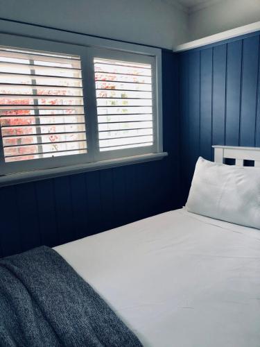 Katil atau katil-katil dalam bilik di uffington studio pet friendly garden setting