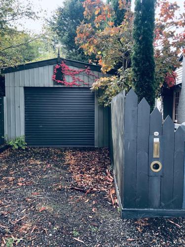 Gambar di galeri bagi uffington studio pet friendly garden setting di Daylesford