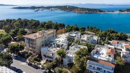 Vouliagmeni Square Resort