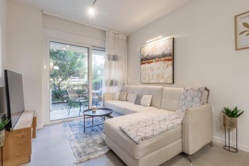Vouliagmeni Square Resort Athens