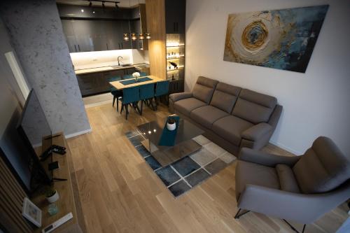 a living room with a couch and a table at Favorit apartman in Trebinje