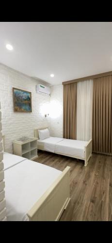 Ένα ή περισσότερα κρεβάτια σε δωμάτιο στο Khan Orda Hotel
