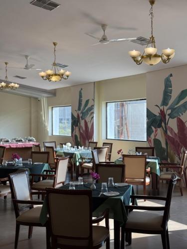 Restaurace v ubytování Camel Valley Resort & Spa, Igatpuri