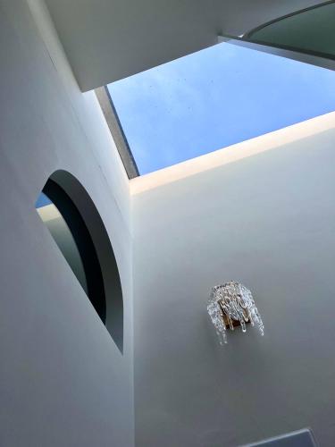 a diamond engagement ring sitting on top of a white wall at 隨緣居民宿 in Zhongpu