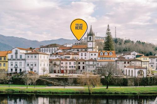 a sign that says you hate here in front of a city at Boutique Home Barca in Ponte da Barca