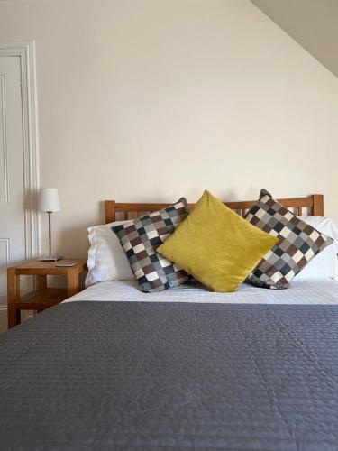 Ένα ή περισσότερα κρεβάτια σε δωμάτιο στο Portrona Apartment on the Harbour