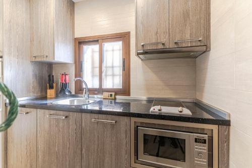 Albalh Apartamentos - La Casita de la Plaza en Albaicín Granada con Terraza Privada y Vistas Espectaculares