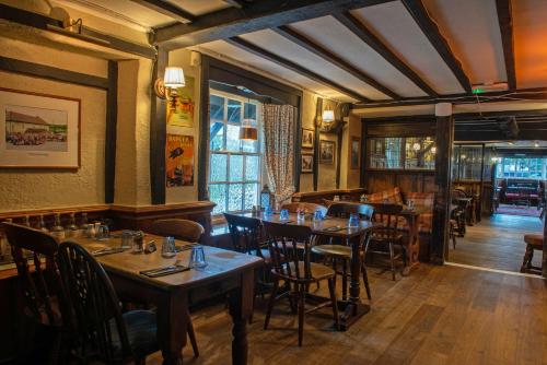a restaurant with tables and chairs in a room at Red Lion in Winfrith Newburgh