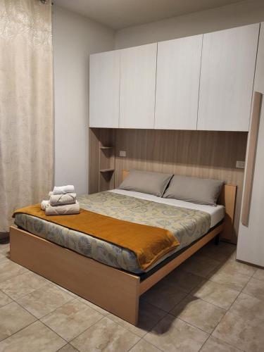 a bedroom with a large bed with white cabinets at Milano Vimodrone Appartamento Il nido in Vimodrone