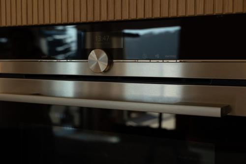 a close up of a microwave oven with a knob at Adlerblick Deluxe Annenheim in Annenheim