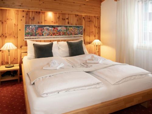 Postel nebo postele na pokoji v ubytování Apartment Chalet Abendrot apARTments-19 by Interhome