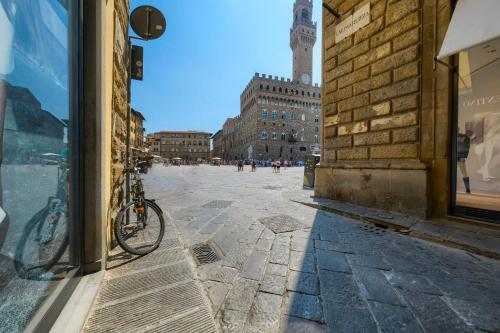 Signoria Square Apartment