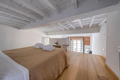 Signoria Square Apartment