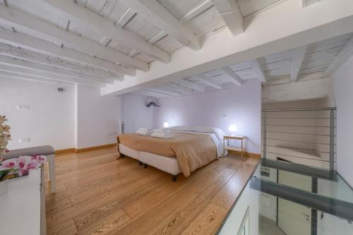 Signoria Square Apartment