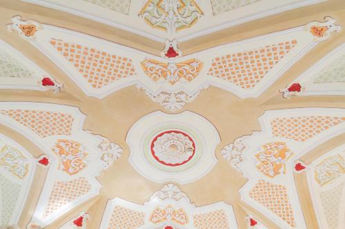 an upward view of a ceiling in a building at Palazzo del Corso – Boutique Hotel in Gallipoli