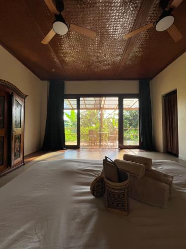 Katil atau katil-katil dalam bilik di Paruparong Bughaw Ecofarm Resort