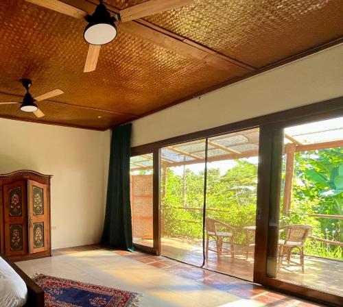 Katil atau katil-katil dalam bilik di Paruparong Bughaw Ecofarm Resort