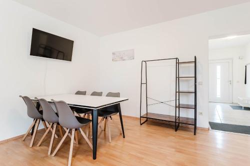Televisyen dan/atau pusat hiburan di feworld living - Linz Wasserwald