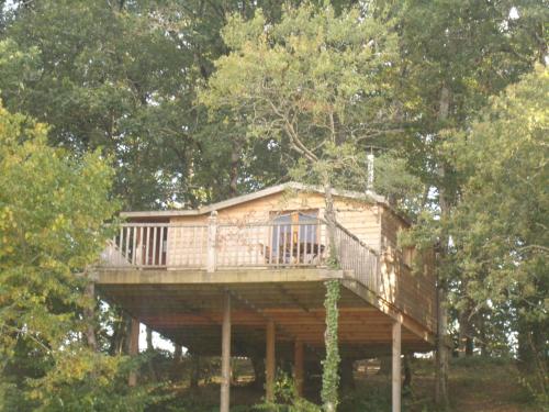 Μπαλκόνι ή βεράντα στο Cabane dans les arbres à la ferme