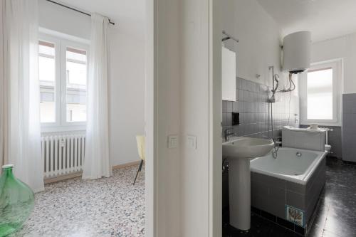 GuestHost - San Siro Modern Apartment with Balcony