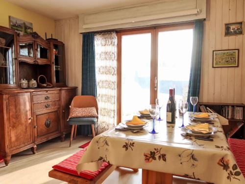 Nápoje v ubytování Apartment Les Bluets by Interhome