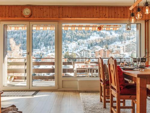 Apartment Aiglon E2 by Interhome