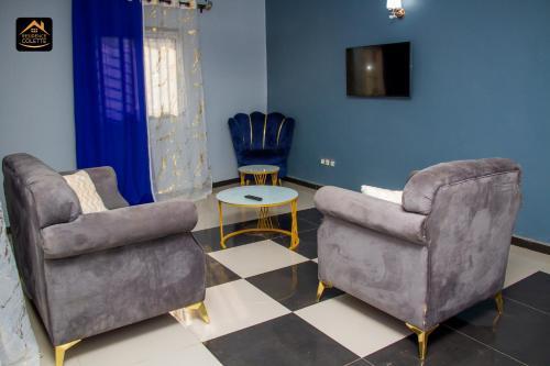 Posezení v ubytování Chambre privée à Bafoussam Diengdam proche agence BlueBird