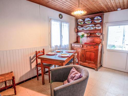 Et opholdsområde på Holiday Home La Petite Escale by Interhome