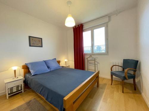 Postel nebo postele na pokoji v ubytování Maison de la plage Santec