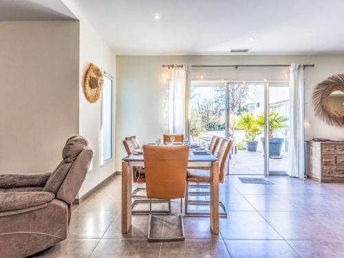 Photo de la galerie de l'établissement Holiday Home à Boujan sur Libron by Interhome, à Boujan-sur-Libron