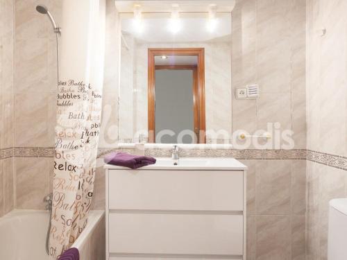 Ideal Location in L'Eixample! - Walk to Sagrada Familia and Barcelona Old Town!
