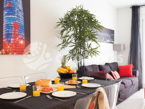 Ideal Location in L'Eixample! - Walk to Sagrada Familia and Barcelona Old Town!