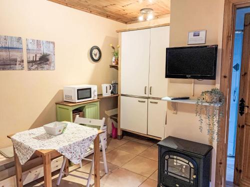 Kuchyň nebo kuchyňský kout v ubytování Studio Eagle Nest by Interhome
