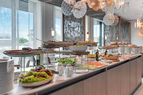 Φαγητό σε αυτό το διαμέρισμα ή κάπου εκεί κοντά