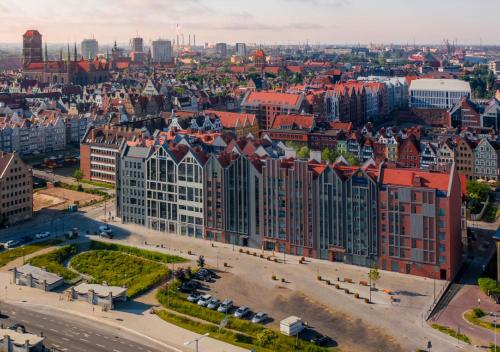 widok miasta z lotu ptaka z budynkami w obiekcie GRANO APARTMENTS Gdańsk Old Town SPA & Wellness - GRANO APARTMENTS Gdańsk Residence SPA & Wellness w Gdańsku