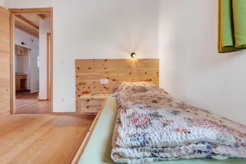 Ein Bett oder Betten in einem Zimmer der Unterkunft Garmesegghof