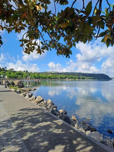 a view of a body of water with rocks at Appartamento la casa di Lilli Anguillara Sabazia-Lago, Relax e Roma a portata di treno in Anguillara Sabazia