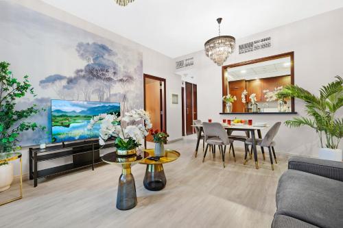 Et opholdsområde på 2BR Burj View with Balcony, Pool, Gym & Walk to Dubai Mall