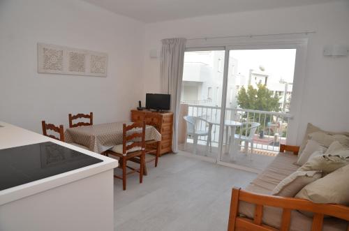 Copacabana 12 - Island Vibes Await