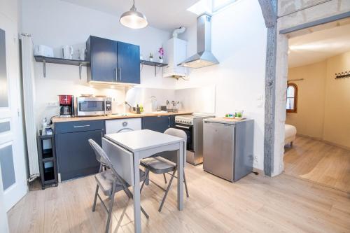 Photo de la galerie de l'établissement Le Coeur de la Ville - Appartement 4pers avec parking, à Amboise