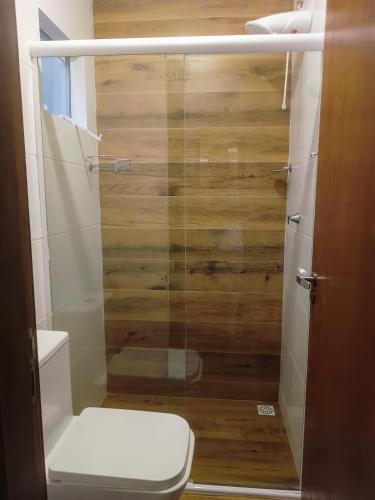 Bilik mandi di "Prainha Flats" com Jacuzzi e Piscina