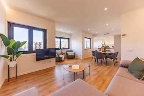 Bravissimo Palau Firal, near parc La Devesa