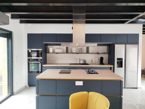 Photo de la galerie de l'établissement Escapade du Palais 6 Pers, Cinéma TV, à Hauterives